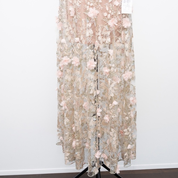 Dress The Population | Sidney Deep V-Neck 3D Floral Lace Gown - Picture 8 of 14